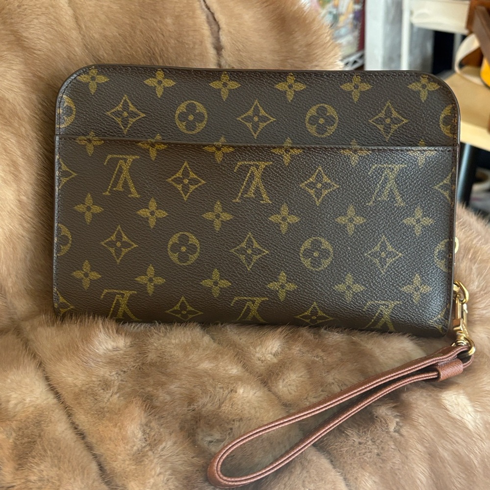 Louis Vuitton Brown Monogram wrist strap/clutch bag